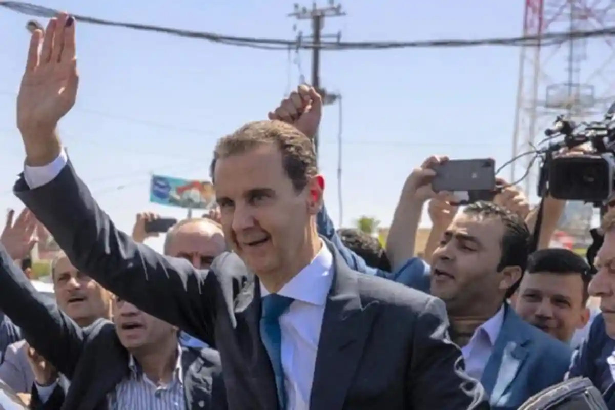 Panglima Tertinggi Militer Iran Janji ke Assad untuk Tingkatkan Kemampuan Pertahanan Suriah