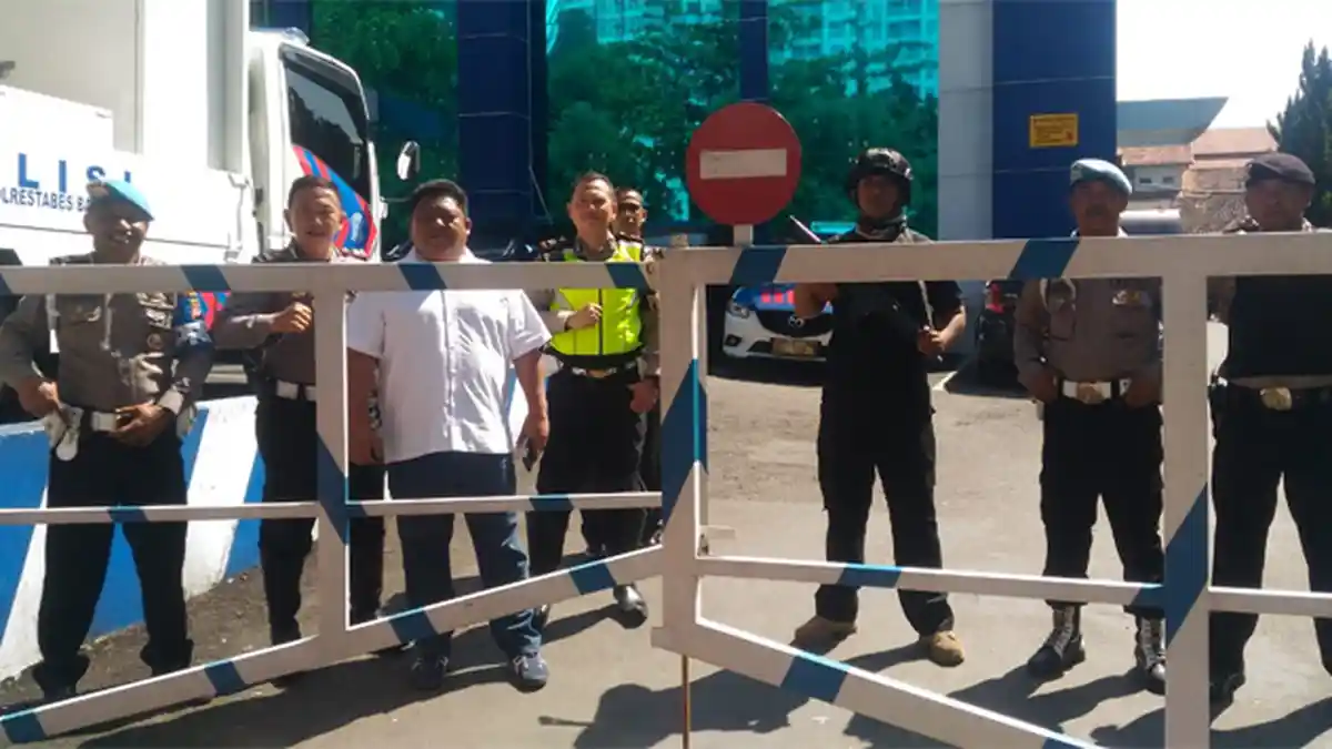 Pengamanan di Mapolrestabes Bandung Diperketat