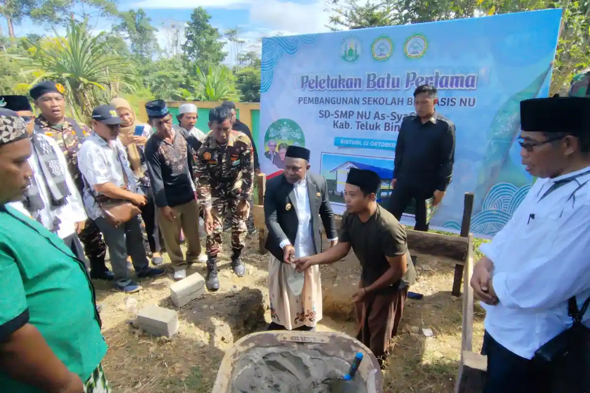 Wabup Teluk Bintuni Letakkan Batu Pertama Pembangunan Sekolah Berbasis NU
