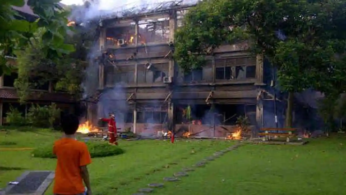 Kampus FISIP UI Ludes Terbakar