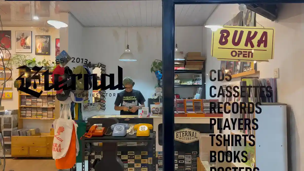 Hobi Jadi Cuan, Eternal Store Bogor Buktikan Kaset Vintage Bisa Bertahan di Tengah Gempuran Spotify