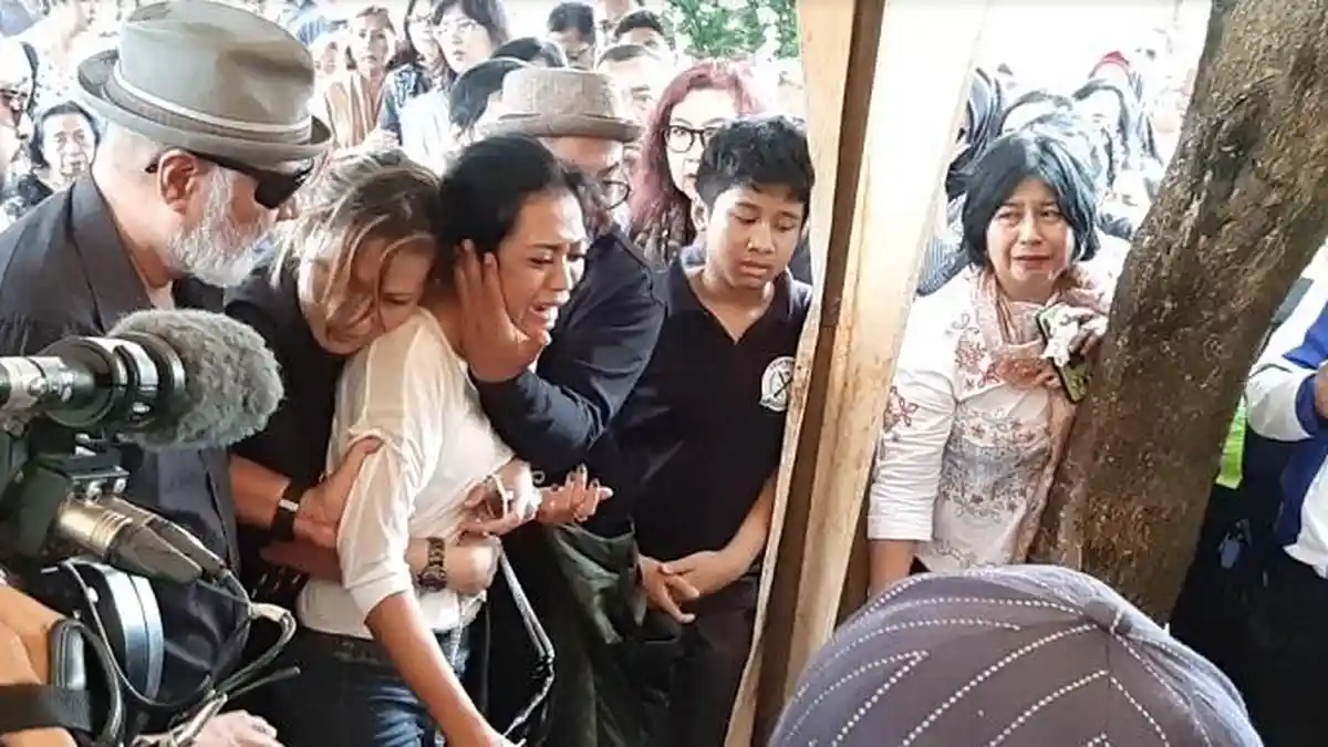 Pengacara Karen Pooroe dan Arya Beda Pendapat tentang 'Tak Hadiri Pemakaman Anak', Mana yang Benar?