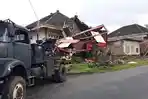 Truk-tronton-tabrak-rumah-di-Pakis-Magelang-2722026.jpg