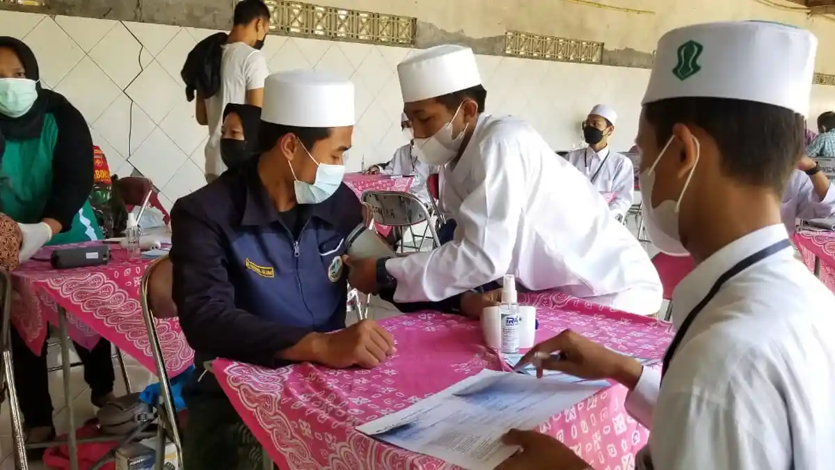 Sejumlah Kyai dan Santri di Kulon Progo Jalani Vaksinasi Covid-19