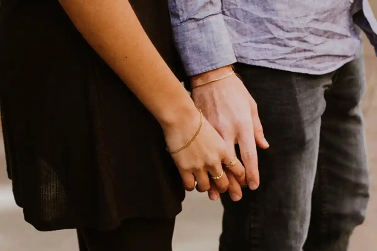 POPULER 5 Zodiak Ini Gampang Merasa Canggung saat Kencan Pertama, dari Taurus hingga Capricorn