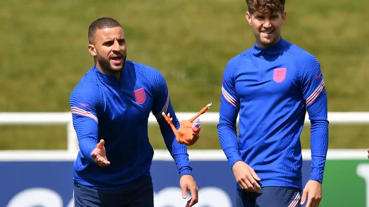 AC MILAN: Pesan Lugas Kyle Walker ke Joao Felix, Dia Bukan Lionel Messi!