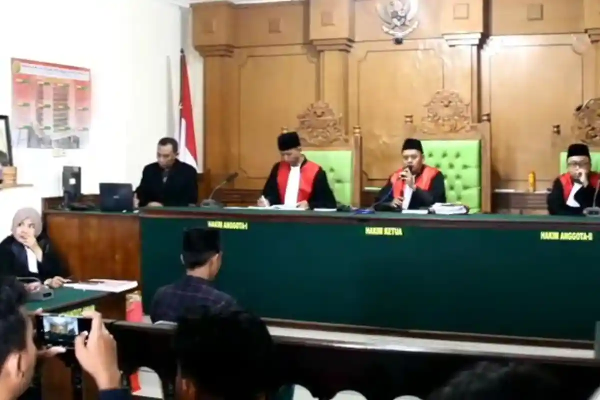 BREAKING NEWS - Majelis Hakim Jatuhkan Vonis Mati pada Terdakwa Pembunuhan Mahasiswi Een, UTM : Adil