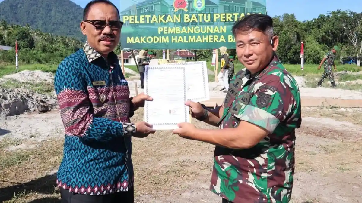 Peletakan Batu Pertama Makodim Halmahera Barat, James Uang: Perkuat Keamanan dan Kenyamanan