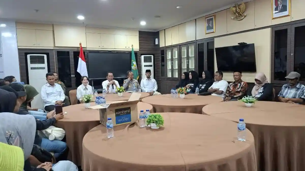 Temui Warga Rempang, Amsakar Jelaskan Rencana Bangun Sekolah Negeri di Lahan yang Digusur
