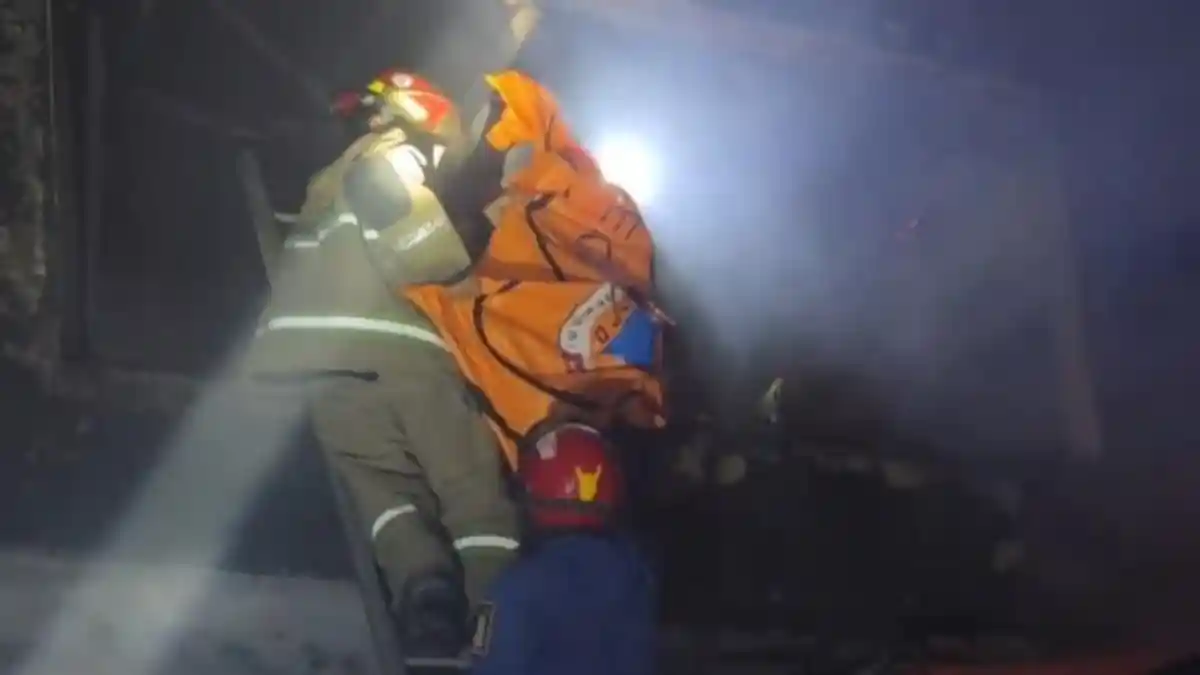 2 Orang Meninggal saat Ruko di Kaliabang Tengah, Bekasi Utara Terbakar