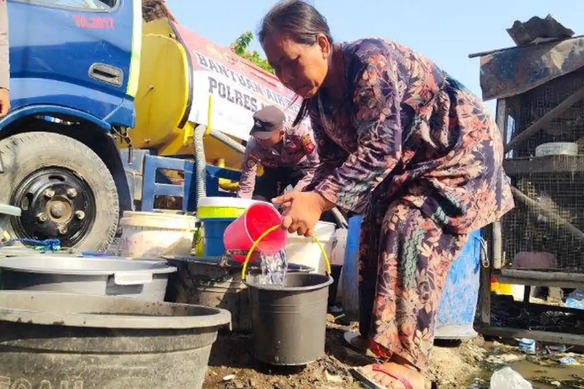 Kekeringan di Indramayu, 2 Bulan Warga Kesulitan Air Bersih, Terpaksa Pakai Air Keruh dan Berbau
