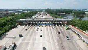 Lalu-lintas-Tol-Cikampek.jpg