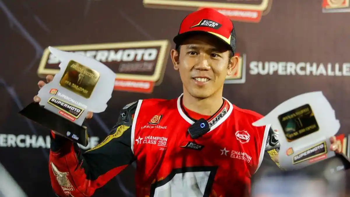 Rider Surabaya, Tommy Salim Raih Juara Umum Superchallenge Supermoto ...