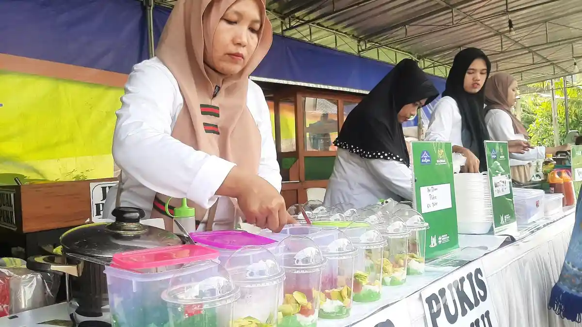 Dapat Modal dari Baznas Microfinance, Puluhan Warga Nitikan Bisa Jualan Takjil di Masjid