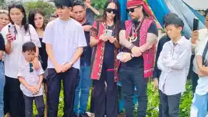 PULANG-Panglima-Andy-Rompas-dan-Istri-saat-di-lokasi-pekuburano5.jpg