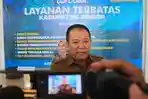 Bupati-Jember-Hendy-Siswanto-memantau-pelaksanaan-uji-coba-layanan-terbatas-itu-Selasa-1112022.jpg