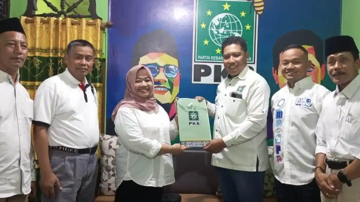 BREAKING NEWS: Diantar Emak-emak, Kustini Daftar Balon Bupati Lewat PKB di Pilkada Sleman 2024