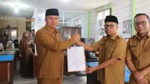 Sekertaris-Daerah-Mursyid-didampingi-Kepala-Badan-Kepegawaian-Kabupaten-Aceh-Tengah.jpg