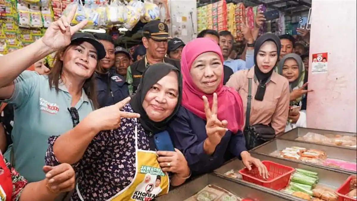Pedagang Pasar Pahing Surabaya Gembira Ketemu Khofifah, Bertekad Coblos Nomor Dua