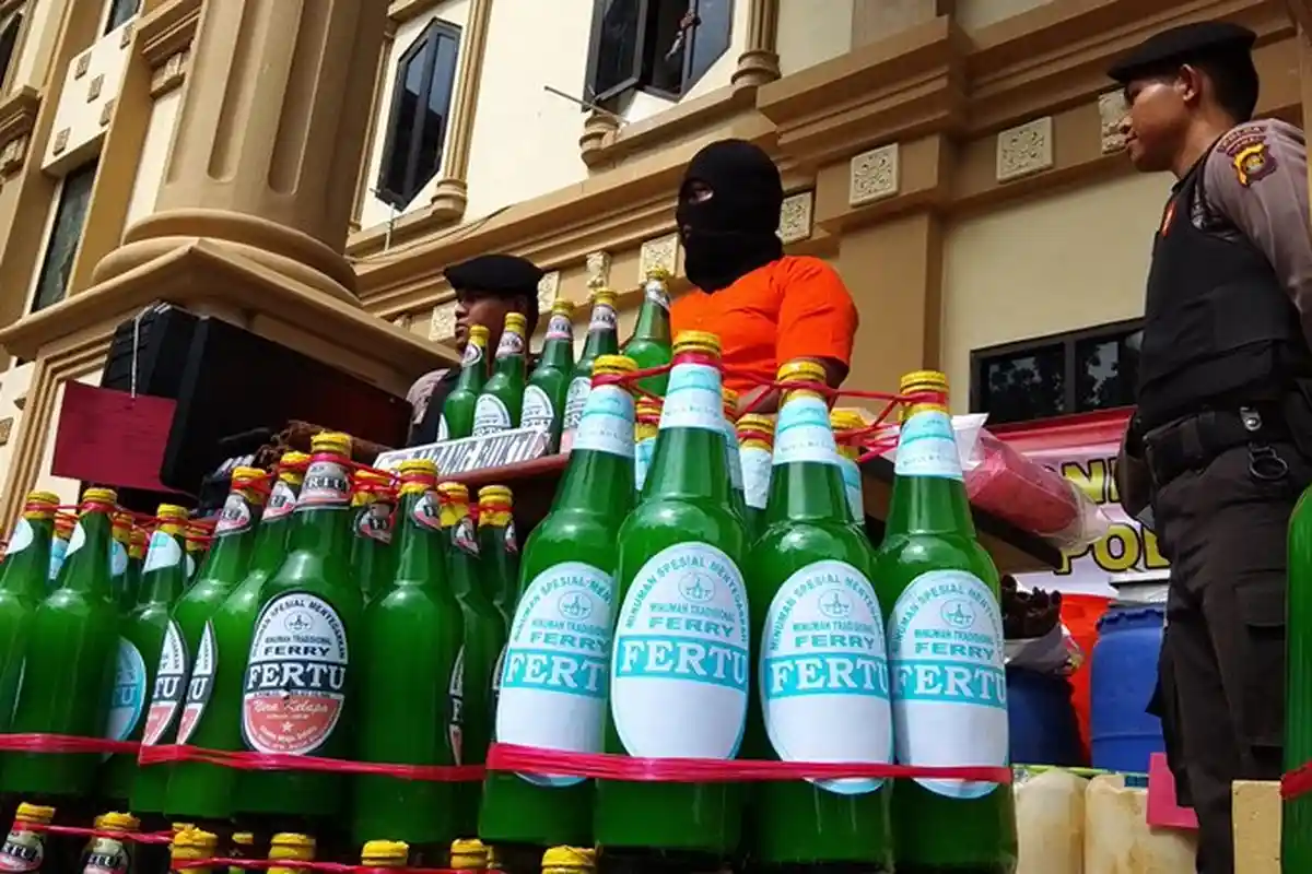 Ratusan Botol Tuak Berhasil Diamankan, Kapolda Jambi Ungkap Akan Diedarkan di Wilayah Ini