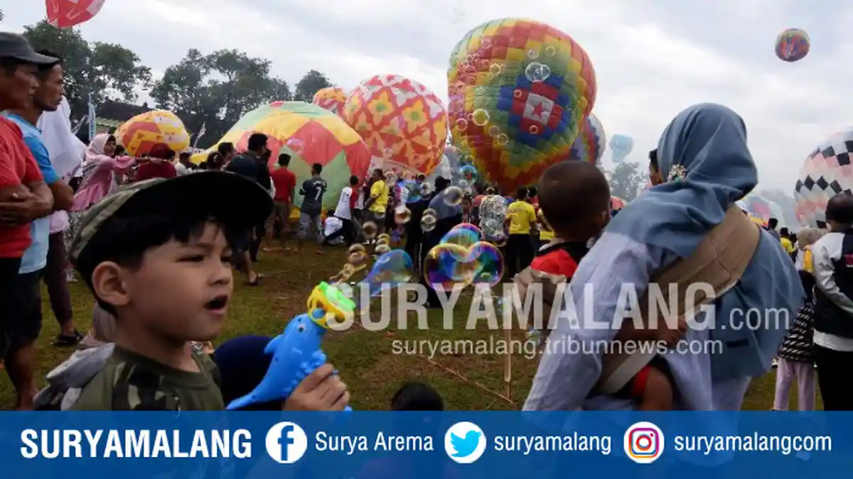 Festival Balon Tradisional Hibur Warga Ponorogo