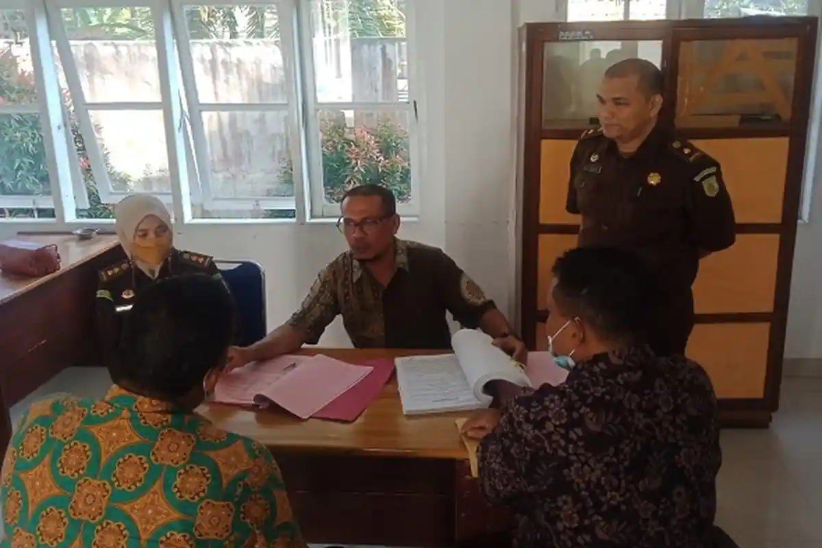 Kejari Langsa Terima Tersangka dan BB Tahap II Kasus Pemerasan dan Penghinaan Wali Kota