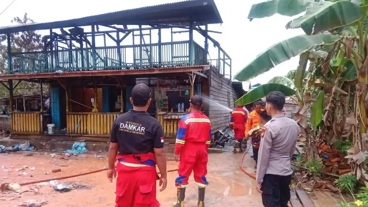 Personel Damkar Ungkap Kronologis Kebakaran di Lingga