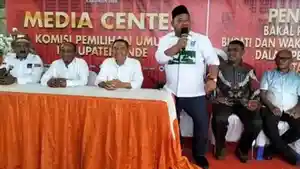 Ketua-DPC-Partai-Kebangkitan-Bangga-PKB-Kabupaten-Ende-Abdul-Kadir-Mosa-Basa-menginjak-injak.jpg
