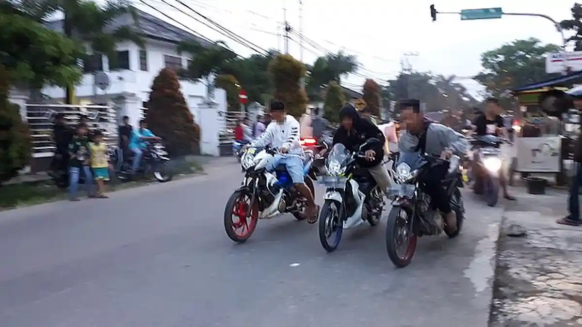 PSBB Malah Banyak Balap Liar, Polres Cimahi Pun Terus Patroli Bubarkan Massa