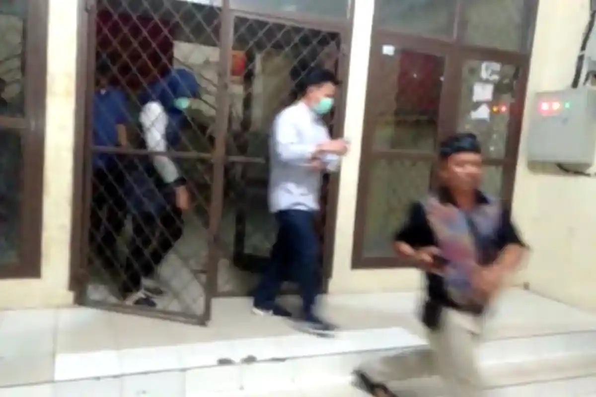 BREAKING NEWS - Satgas KPK Datangi Kantor Dinas PUPR Lampung Utara, Ini yang Dibawa