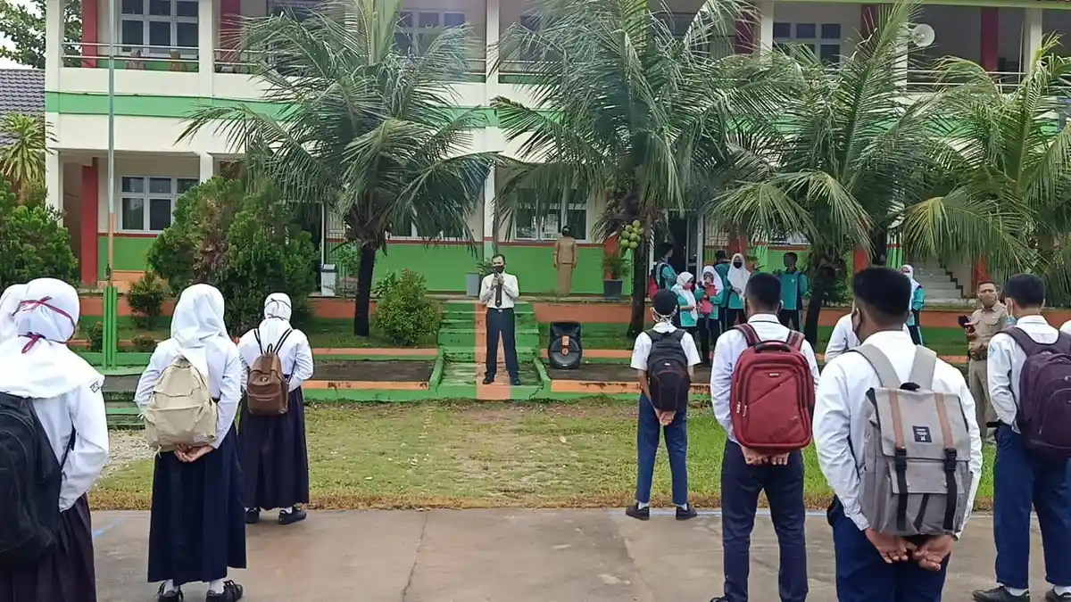 Tahun Ajaran Baru, Kapolres Bangka Selatan Ajak Peserta Didik Terus Semangat