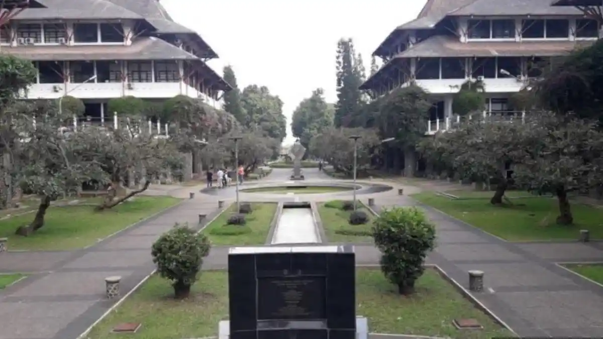 TRIBUNWIKI: Berikut Profil 10 Perguruan Tinggi Negeri Terbaik versi Menristekdikti
