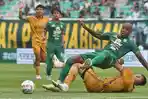 Pencetak-gol-kemenangan-Persebaya-Surabaya-Paulo-Henrique.jpg