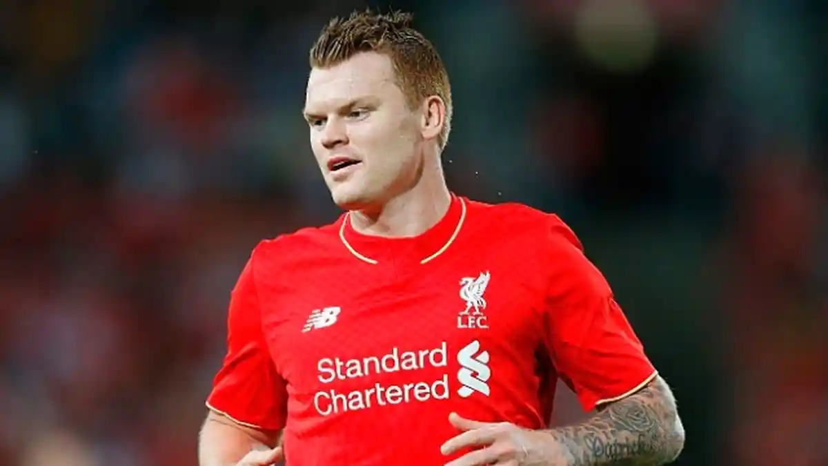 Mantan Bek Sayap Liverpool Umumkan Pensiun
