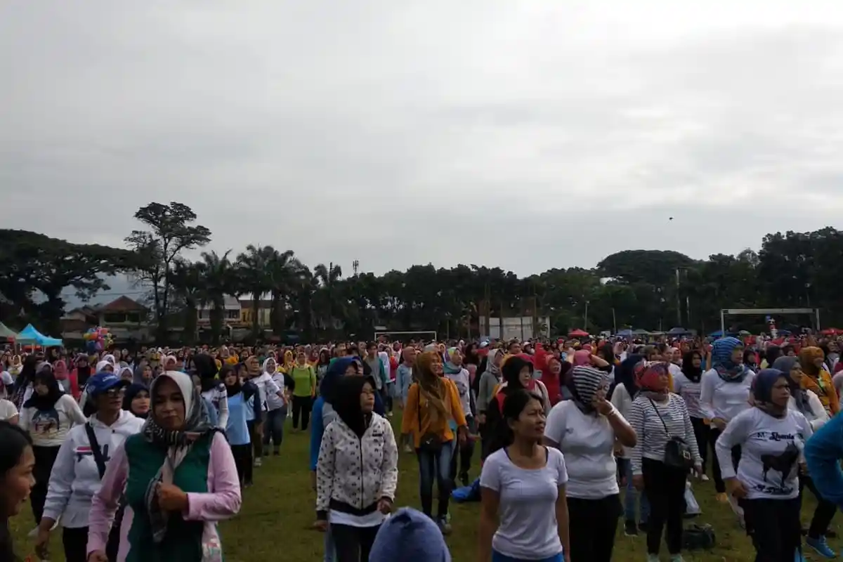 Daripada Demo, Buruh di Garut Peringati May Day dengan Senam Bersama