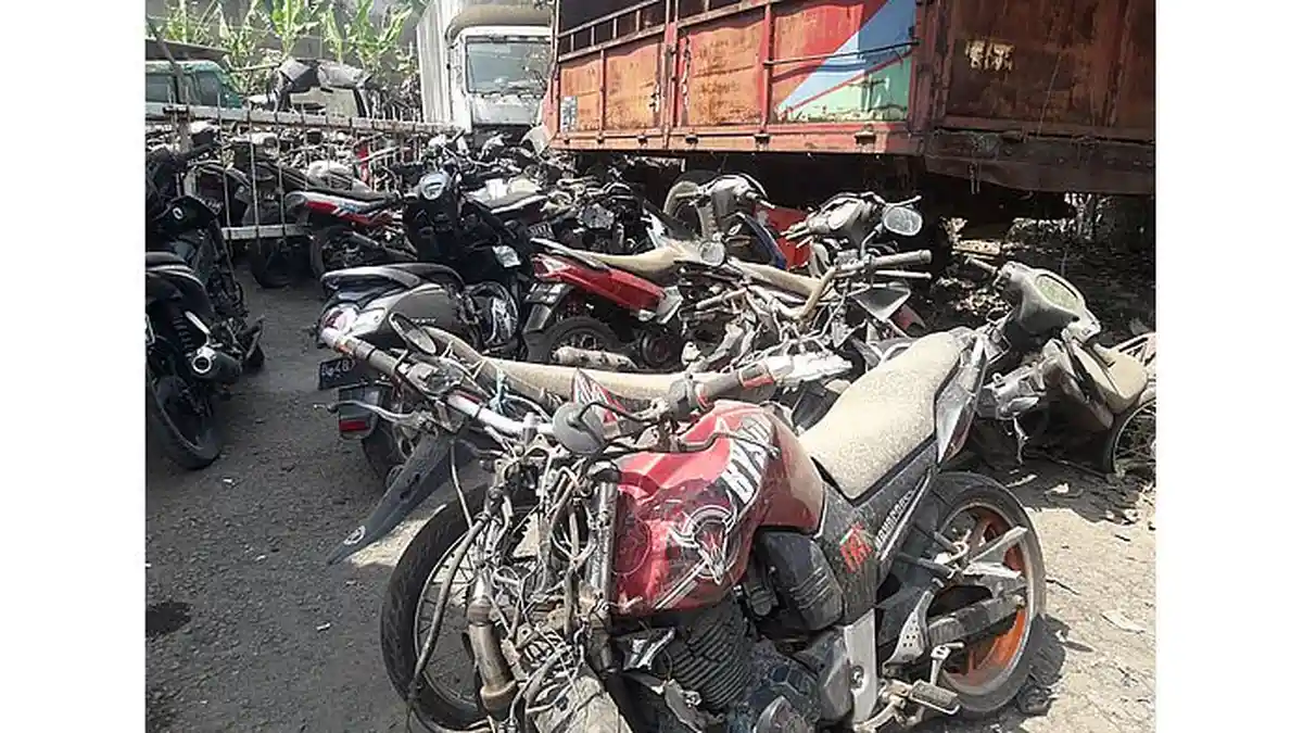 Bangkai Kendaraan Bekas Tabrakan Menumpuk di Cikamuning, Horor Ada yang 14 Tahun Dibiarkan