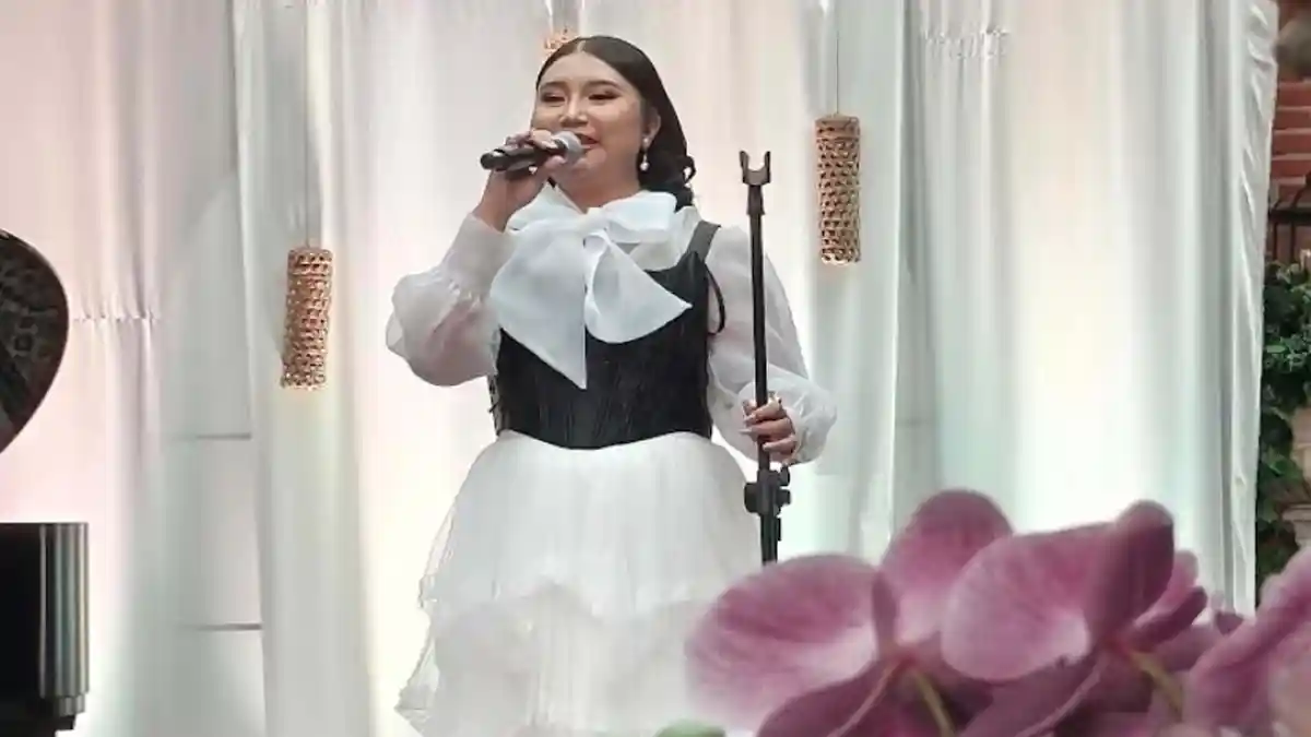 Penyanyi Salsa Nadhif Kenalkan Single 'Kaleidoscope' dalam Konser Tunggal di Malang