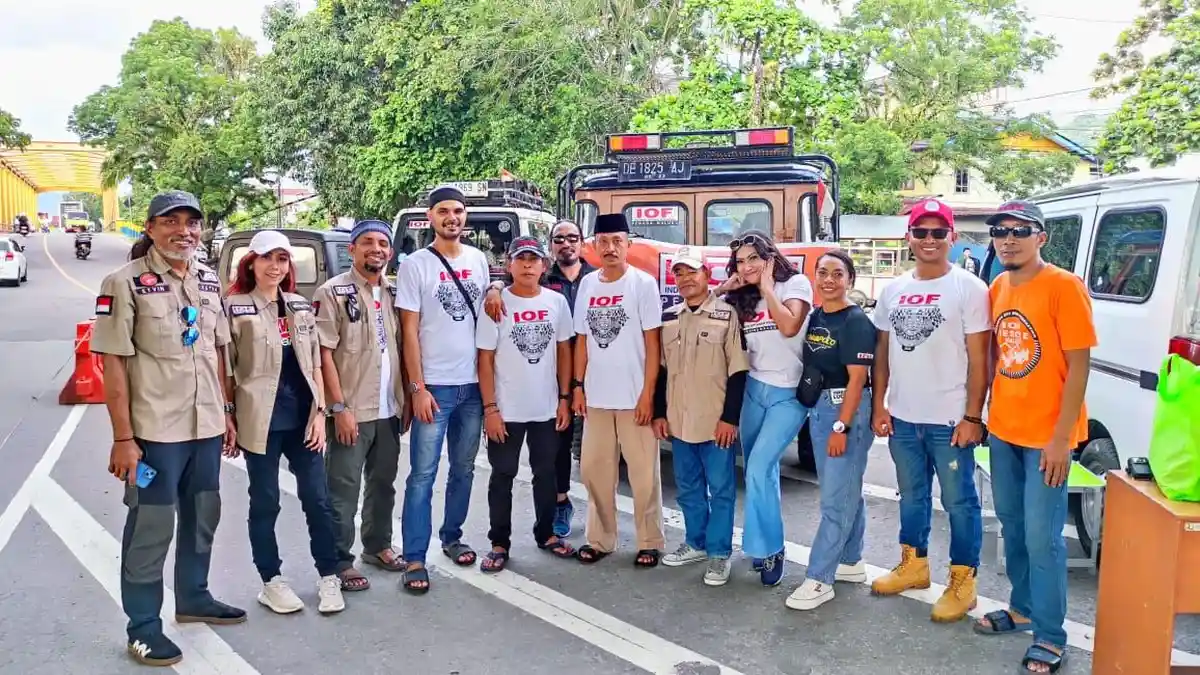 Semarak Ramadan di Kota Ambon: Indonesia Off Road Federation Pengda Maluku Bagi-Bagi Sembako