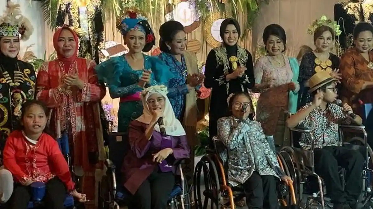 Happy Farida Djarot Ajak Perempuan Indonesia Lestarikan Kebaya