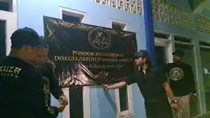 PENYEGELAN-Yakuza-Maneges-menyegel-pondok-pesantren-milik-oknum-kiai-yang-diduga.jpg