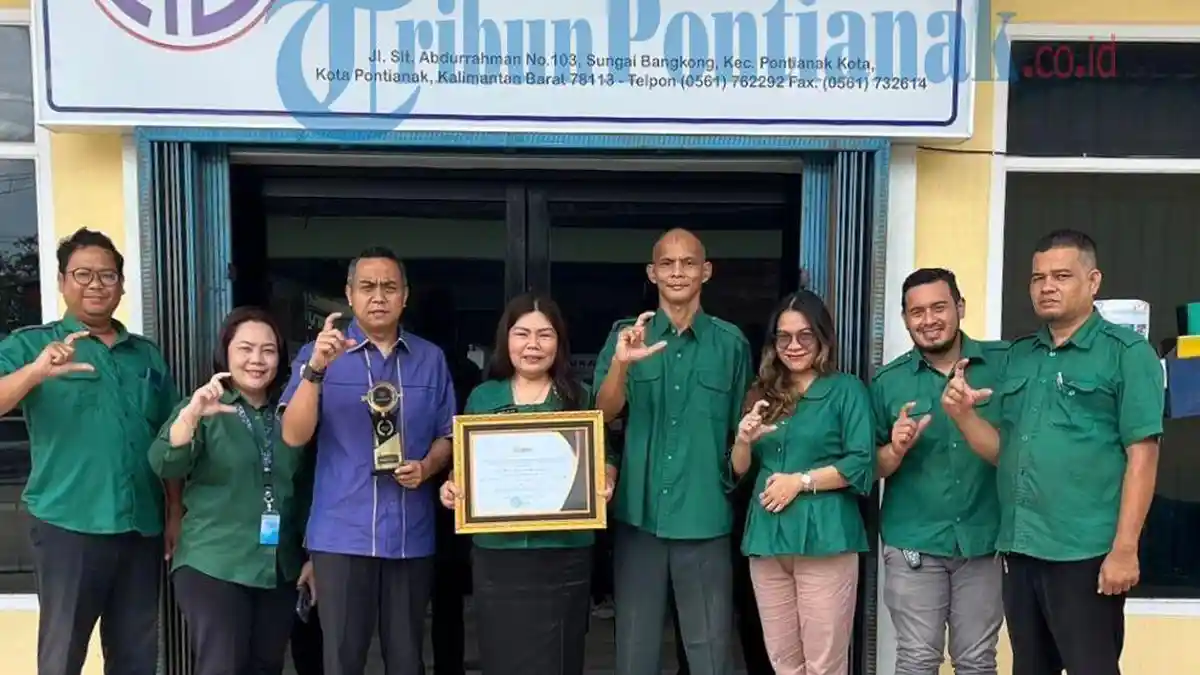 Perusda Aneka Usaha Dapat Penghargaan Kedua KI BUMD se-Kalbar