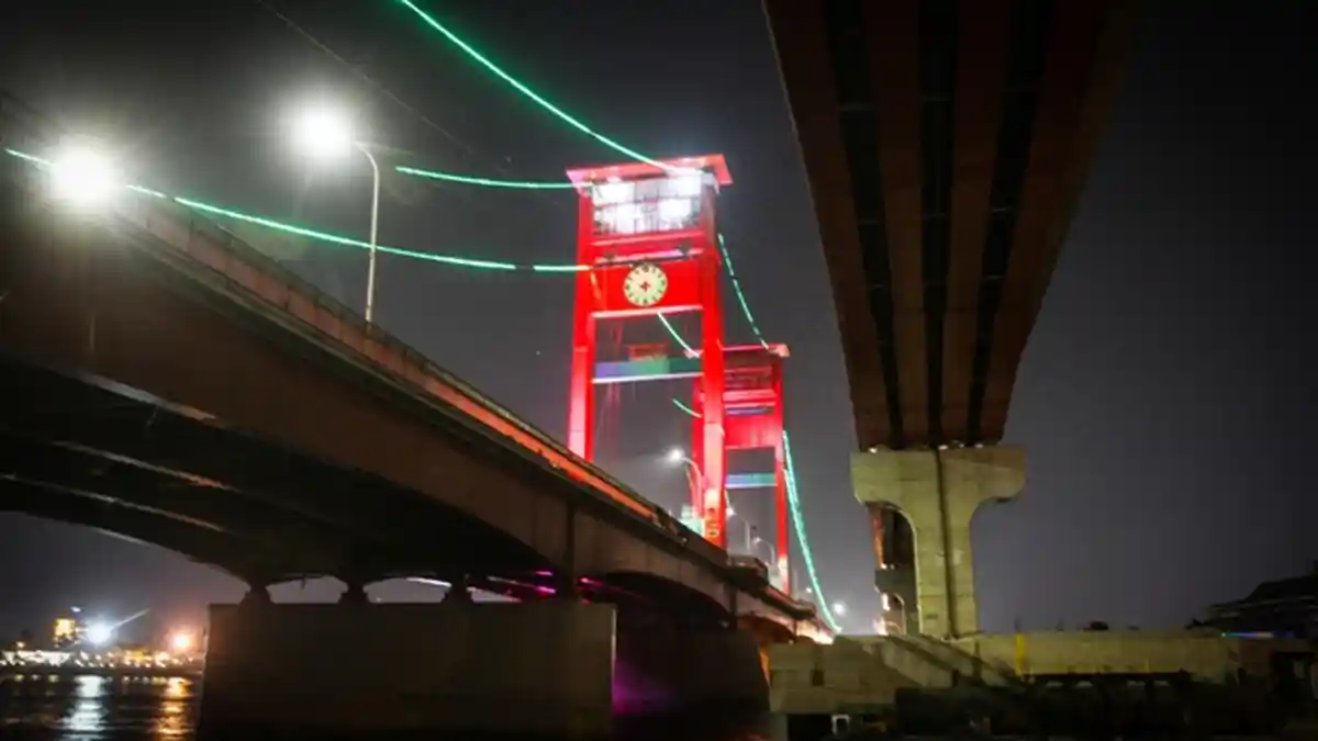 Pria Tanpa Identitas Tewas Terjatuh dari Jembatan Ampera Palembang