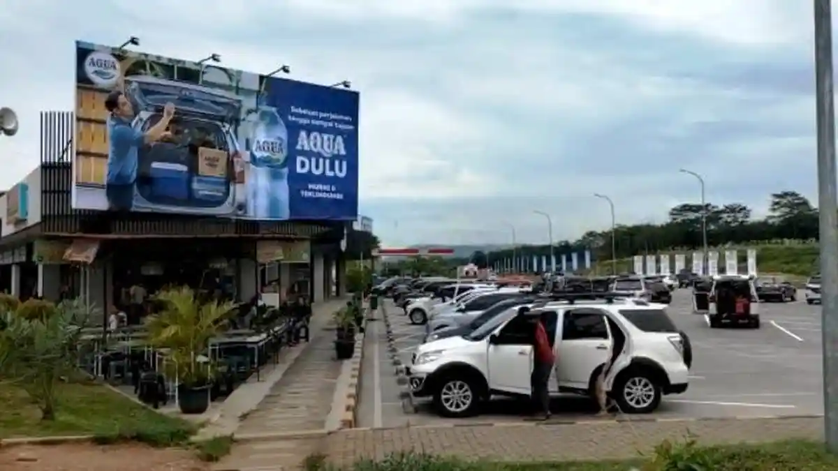 H-4 Lebaran 2022, Pantauan Rest Area Tol Batang-Semarang KM 379 A Mulai Dipadati Pemudik
