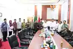 Bupati-Banyuasin-Dr-H-Askolani-didampingi-Sekda-Banyuasin.jpg