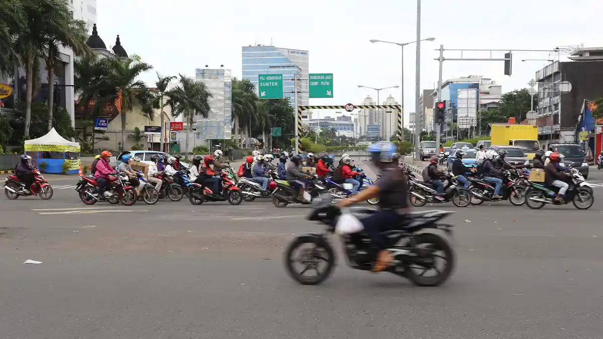Ahok: Pelarangan Sepeda Motor Hingga Jl Sudirman Ditunda!