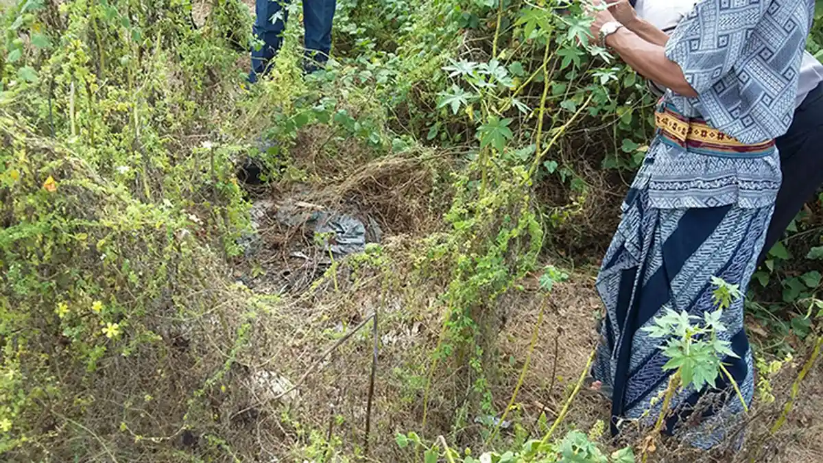 Foto Lokasi Penemuan Kerangka Manusia di Ketewel - kerangka-manusia-di-ketewel_20151113_150733.jpg