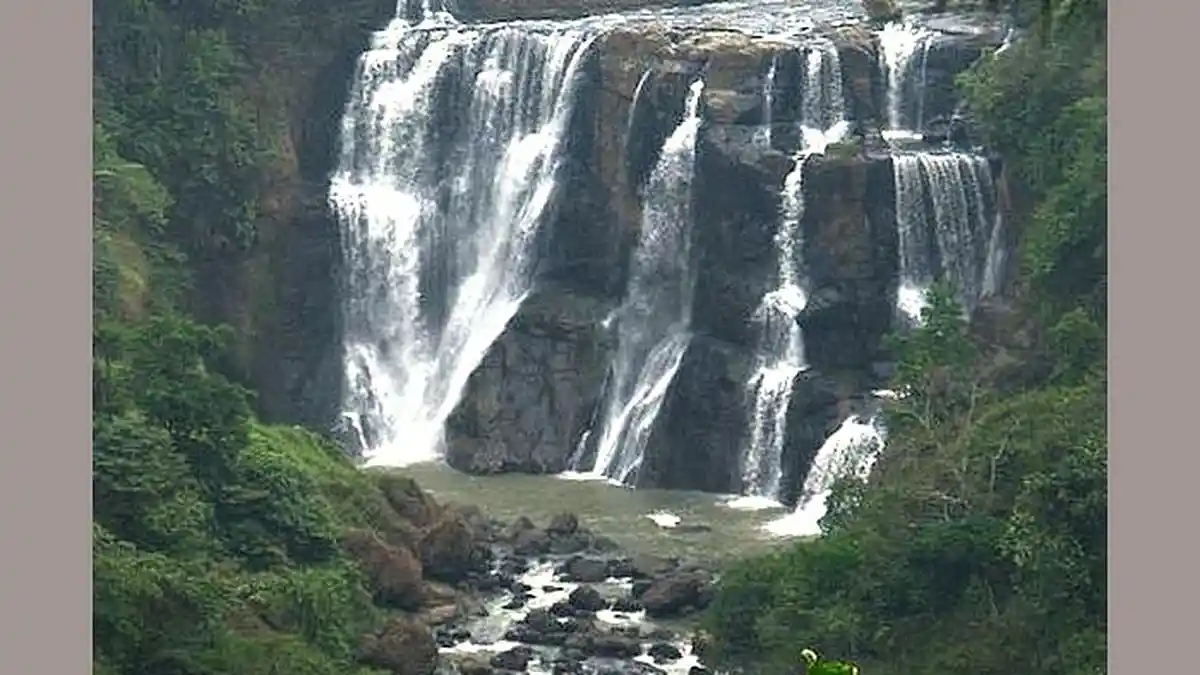 Besok Masih Libur Kan, Nih Rekomendasi 4 Wisata Curug di Jabar yang Bisa Kamu Jelajahi