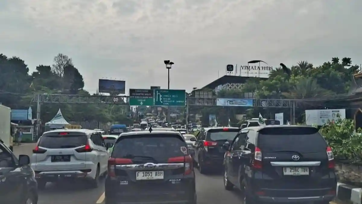Libur Hari Raya Waisak, Polisi Terapkan One Way di Jalur Puncak Bogor