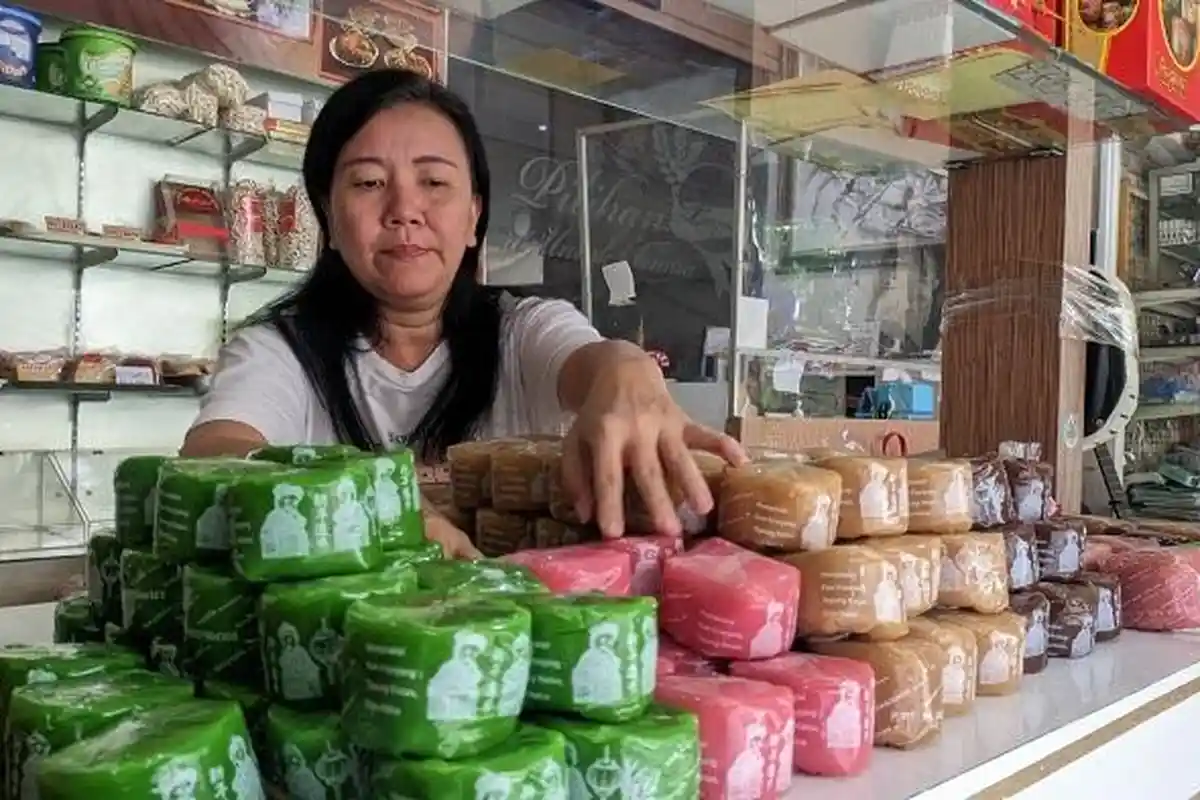 Ada Tradisi Bagi-bagi Kue Keranjang sebelum Imlek, Penjualan di Kudus Mulai Meningkat