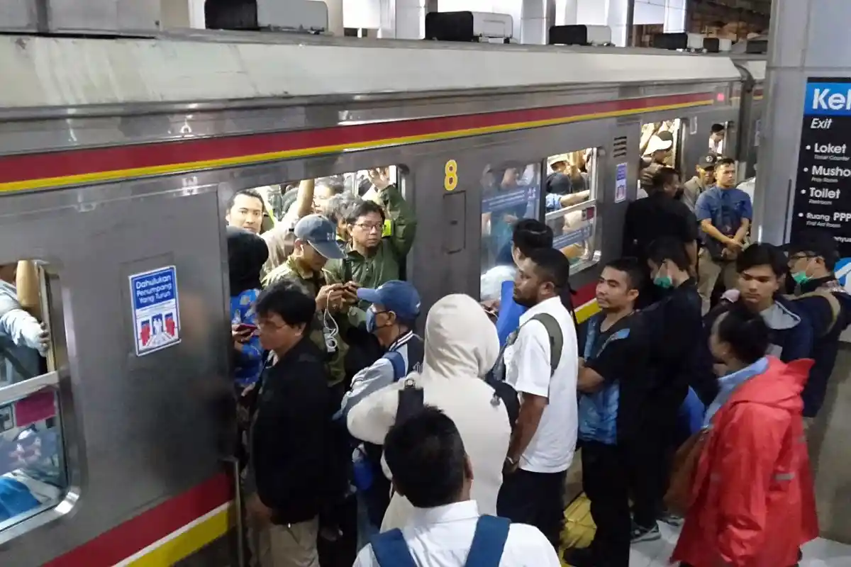 Antisipasi Membludaknya Demonstran, Petugas Keamanan di Stasiun Palmerah Dikerahkan